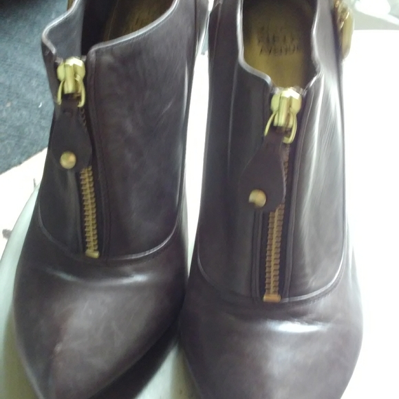 Gorgeous leather booties😍 - Picture 1 of 6